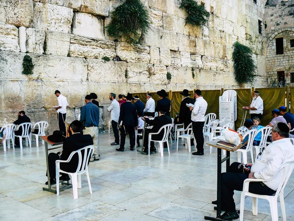 Kudüs İsrail 07 Haziran 2018 görüntülemek bilinmeyenli insanlar dua eden önü Western Wall Eski Kudüs şehri akşam