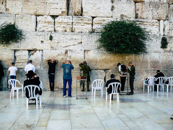 Kudüs İsrail 07 Haziran 2018 görüntülemek bilinmeyenli insanlar dua eden önü Western Wall Eski Kudüs şehri akşam