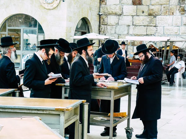 Kudüs İsrail 07 Haziran 2018 görüntülemek bilinmeyenli insanlar dua eden önü Western Wall Eski Kudüs şehri akşam