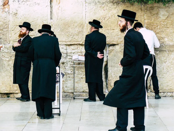 Kudüs İsrail 07 Haziran 2018 görüntülemek bilinmeyenli insanlar dua eden önü Western Wall Eski Kudüs şehri akşam