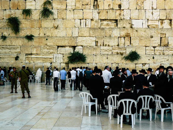 Kudüs İsrail 07 Haziran 2018 görüntülemek bilinmeyenli insanlar dua eden önü Western Wall Eski Kudüs şehri akşam