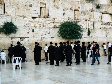 Kudüs İsrail 07 Haziran 2018 görüntülemek bilinmeyenli insanlar dua eden önü Western Wall Eski Kudüs şehri akşam