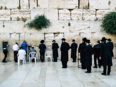 Kudüs İsrail 07 Haziran 2018 görüntülemek bilinmeyenli insanlar dua eden önü Western Wall Eski Kudüs şehri akşam