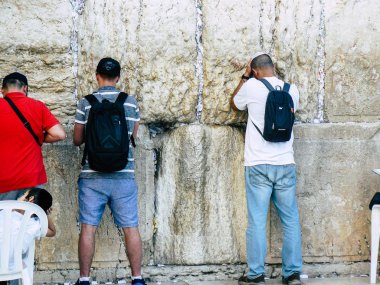 Kudüs İsrail 07 Haziran 2018 görüntülemek bilinmeyenli insanlar dua eden önü Western Wall Eski Kudüs şehri akşam