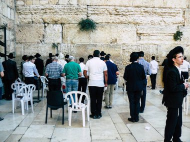 Kudüs İsrail 07 Haziran 2018 görüntülemek bilinmeyenli insanlar dua eden önü Western Wall Eski Kudüs şehri akşam