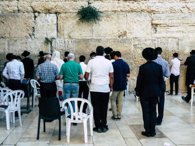 Kudüs İsrail 07 Haziran 2018 görüntülemek bilinmeyenli insanlar dua eden önü Western Wall Eski Kudüs şehri akşam