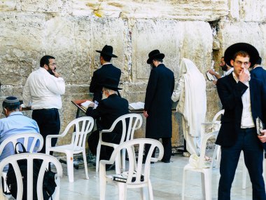 Kudüs İsrail 07 Haziran 2018 görüntülemek bilinmeyenli insanlar dua eden önü Western Wall Eski Kudüs şehri akşam