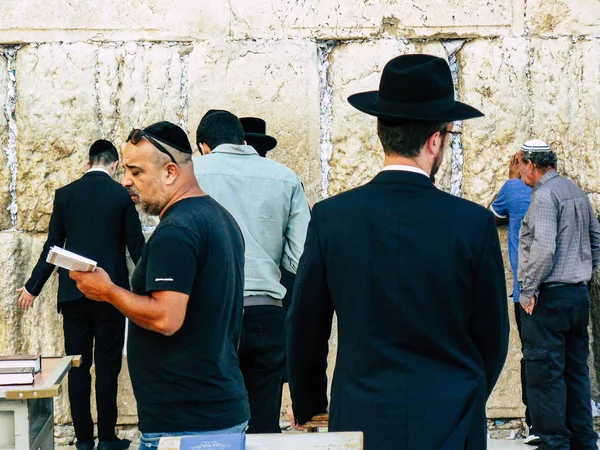 Kudüs İsrail 07 Haziran 2018 görüntülemek bilinmeyenli insanlar dua eden önü Western Wall Eski Kudüs şehri akşam