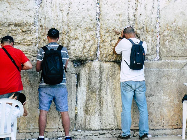 Kudüs İsrail 07 Haziran 2018 görüntülemek bilinmeyenli insanlar dua eden önü Western Wall Eski Kudüs şehri akşam