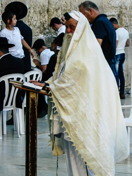 Jeruzalem Israël Juni 2018 Bekijken Van Onbekenden Mensen Bidden Front — Stockfoto