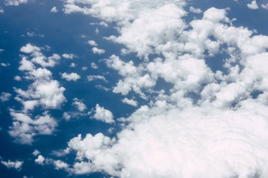 öğleden sonra 10.000 feet irtifada Akdeniz'in havadan görünümü