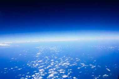 öğleden sonra 10.000 feet irtifada Akdeniz'in havadan görünümü