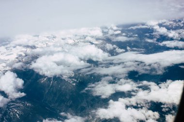 Fransa ve İtalya arasında Mont Blanc massif öğleden sonra 10.000 feet irtifada hava görünümünü