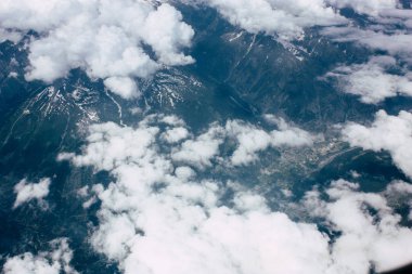 Fransa ve İtalya arasında Mont Blanc massif öğleden sonra 10.000 feet irtifada hava görünümünü