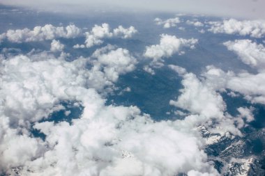 Fransa ve İtalya arasında Mont Blanc massif öğleden sonra 10.000 feet irtifada hava görünümünü