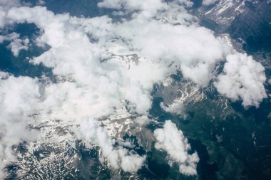 Fransa ve İtalya arasında Mont Blanc massif öğleden sonra 10.000 feet irtifada hava görünümünü