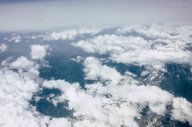 Fransa ve İtalya arasında Mont Blanc massif öğleden sonra 10.000 feet irtifada hava görünümünü