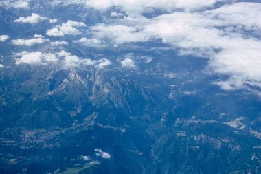 Fransa ve İtalya arasında Mont Blanc massif öğleden sonra 10.000 feet irtifada hava görünümünü