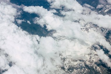Fransa ve İtalya arasında Mont Blanc massif öğleden sonra 10.000 feet irtifada hava görünümünü