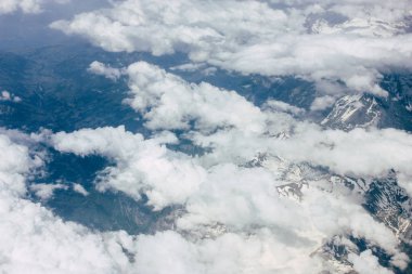 Fransa ve İtalya arasında Mont Blanc massif öğleden sonra 10.000 feet irtifada hava görünümünü