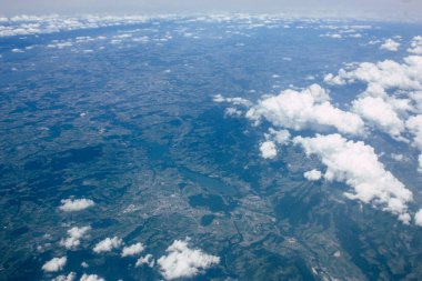 Fransa ve İtalya arasında Mont Blanc massif öğleden sonra 10.000 feet irtifada hava görünümünü