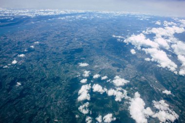 Fransa ve İtalya arasında Mont Blanc massif öğleden sonra 10.000 feet irtifada hava görünümünü
