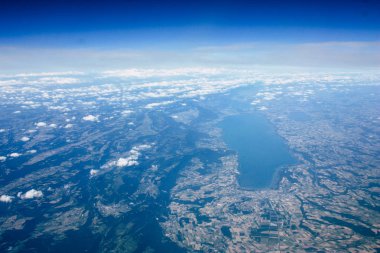 Fransa ve İtalya arasında Mont Blanc massif öğleden sonra 10.000 feet irtifada hava görünümünü