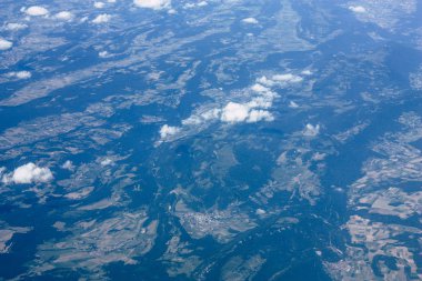 Fransa ve İtalya arasında Mont Blanc massif öğleden sonra 10.000 feet irtifada hava görünümünü