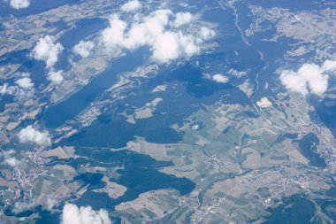 Fransa ve İtalya arasında Mont Blanc massif öğleden sonra 10.000 feet irtifada hava görünümünü