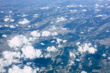 Fransa ve İtalya arasında Mont Blanc massif öğleden sonra 10.000 feet irtifada hava görünümünü