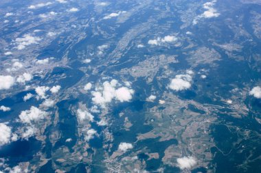 Fransa ve İtalya arasında Mont Blanc massif öğleden sonra 10.000 feet irtifada hava görünümünü