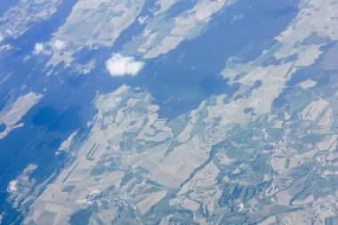 Fransa ve İtalya arasında Mont Blanc massif öğleden sonra 10.000 feet irtifada hava görünümünü