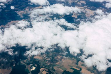 Fransa ve İtalya arasında Mont Blanc massif öğleden sonra 10.000 feet irtifada hava görünümünü