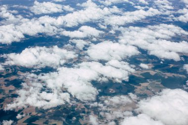 Fransa ve İtalya arasında Mont Blanc massif öğleden sonra 10.000 feet irtifada hava görünümünü