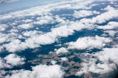 Fransa ve İtalya arasında Mont Blanc massif öğleden sonra 10.000 feet irtifada hava görünümünü