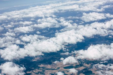 Fransa ve İtalya arasında Mont Blanc massif öğleden sonra 10.000 feet irtifada hava görünümünü