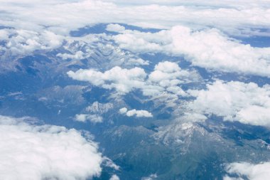 Fransa ve İtalya arasında Mont Blanc massif öğleden sonra 10.000 feet irtifada hava görünümünü