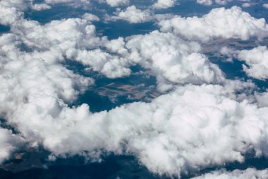 Fransa ve İtalya arasında Mont Blanc massif öğleden sonra 10.000 feet irtifada hava görünümünü