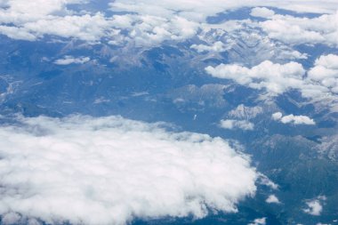 Fransa ve İtalya arasında Mont Blanc massif öğleden sonra 10.000 feet irtifada hava görünümünü