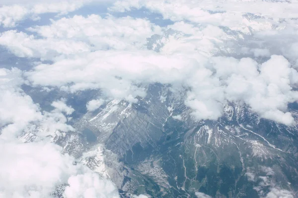 午後には 000 フィートの高度でフランスとイタリアのモンブラン山群の空撮 — ストック写真