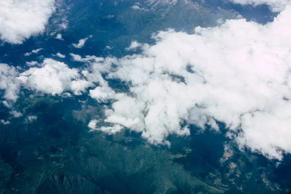 Fransa ve İtalya arasında Mont Blanc massif öğleden sonra 10.000 feet irtifada hava görünümünü