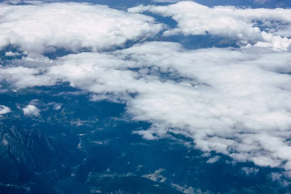 午後には 000 フィートの高度でフランスとイタリアのモンブラン山群の空撮 — ストック写真