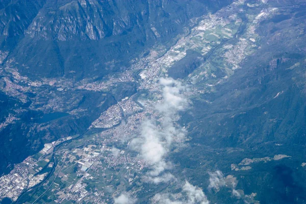 午後には 000 フィートの高度でフランスとイタリアのモンブラン山群の空撮 — ストック写真