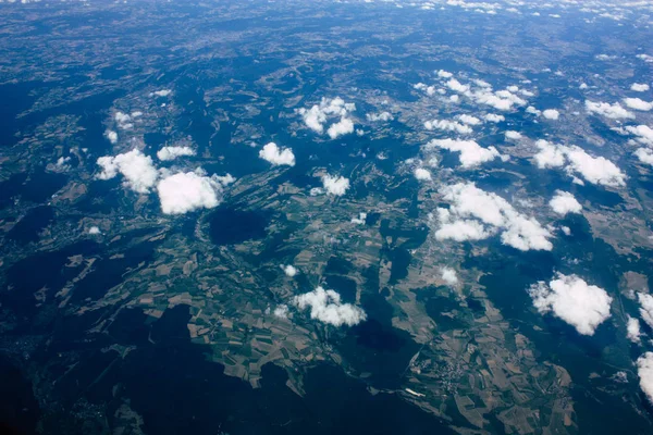 在法国和意大利之间的鸟瞰地块在1万英尺高空在下午 — 图库照片