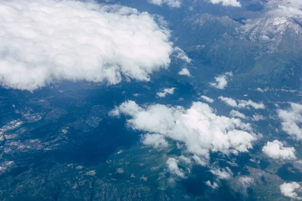 Fransa ve İtalya arasında Mont Blanc massif öğleden sonra 10.000 feet irtifada hava görünümünü
