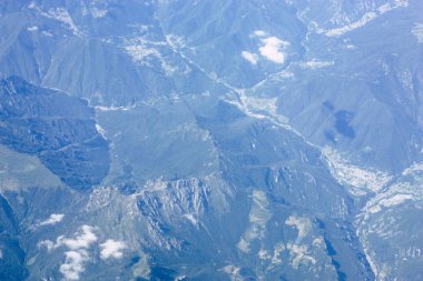 Fransa ve İtalya arasında Mont Blanc massif öğleden sonra 10.000 feet irtifada hava görünümünü