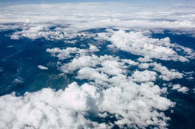 Fransa ve İtalya arasında Mont Blanc massif öğleden sonra 10.000 feet irtifada hava görünümünü