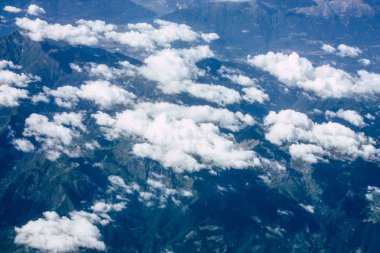 Fransa ve İtalya arasında Mont Blanc massif öğleden sonra 10.000 feet irtifada hava görünümünü