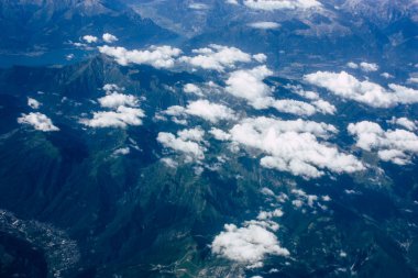Fransa ve İtalya arasında Mont Blanc massif öğleden sonra 10.000 feet irtifada hava görünümünü