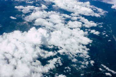 Fransa ve İtalya arasında Mont Blanc massif öğleden sonra 10.000 feet irtifada hava görünümünü